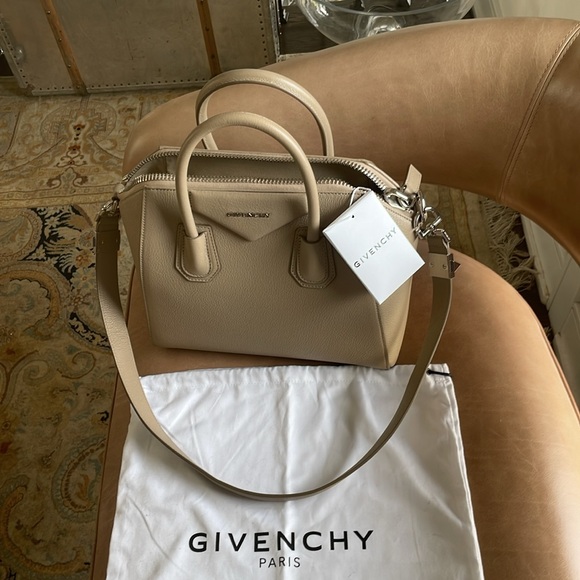 Small Antgona Givency in tan. - Picture 4 of 6
